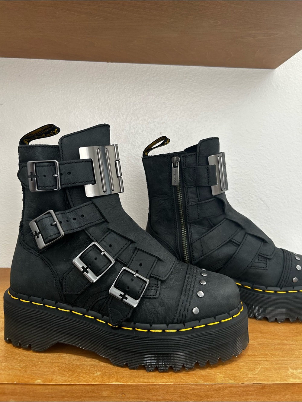 Dr. Martens Jadon Hinge Buckle
Leather Platform Boots 6 BNIB